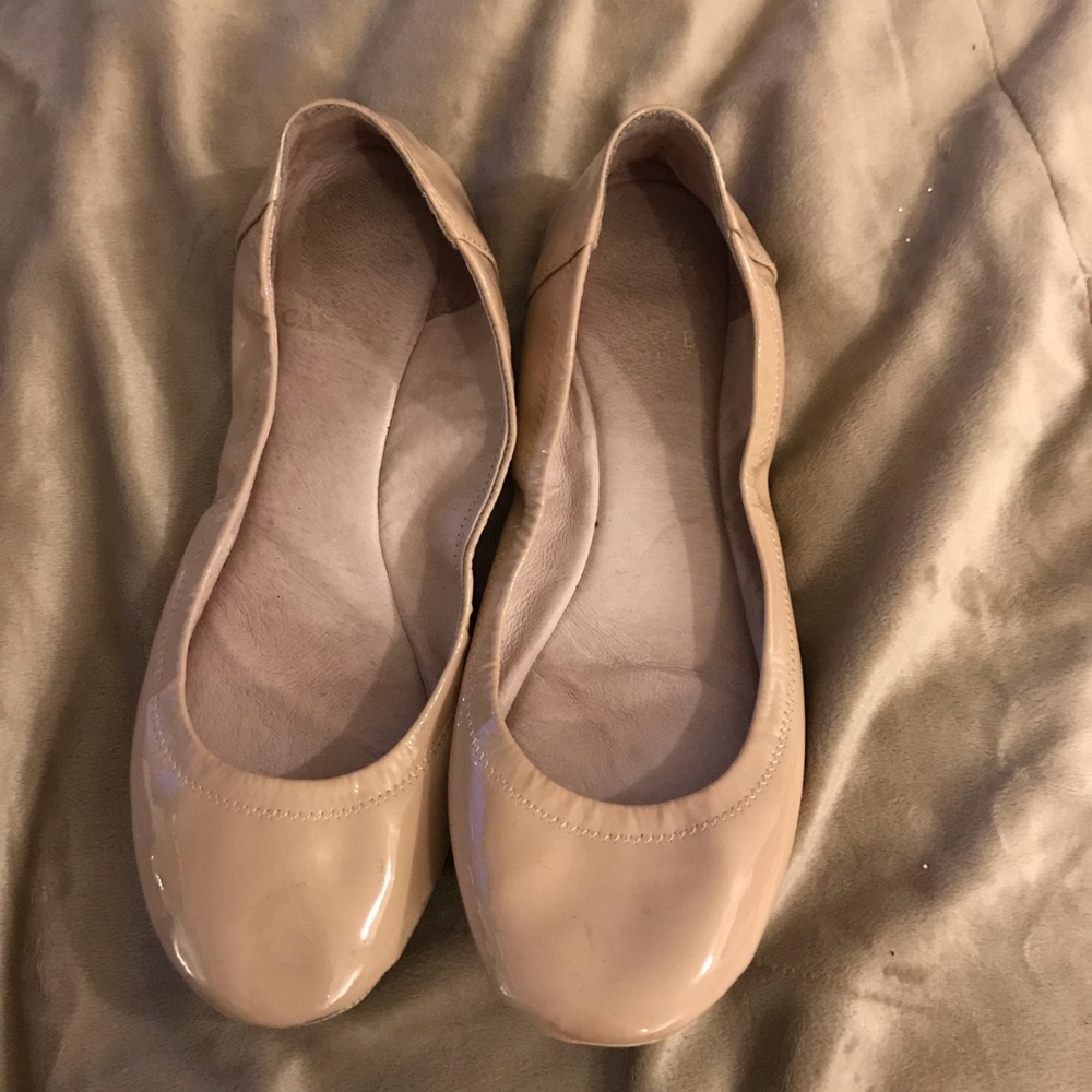 Vince Camuto beige flats